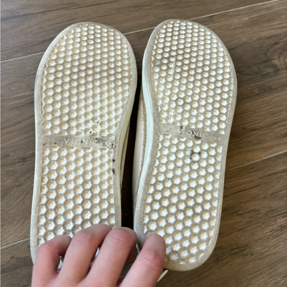 Vionic Sneakers. - Picture 3 of 3